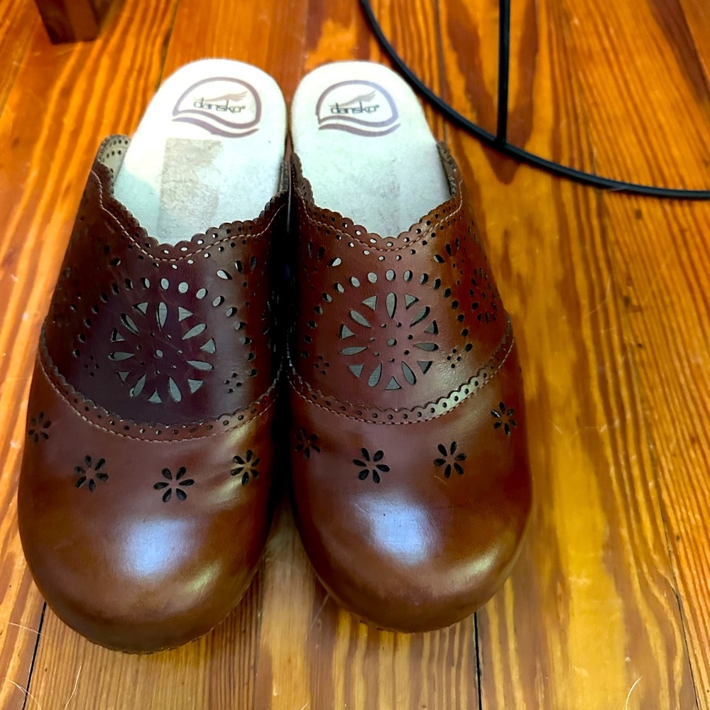 Dansko Floral Perforated Leather Brown Clogs Size 39 8.5